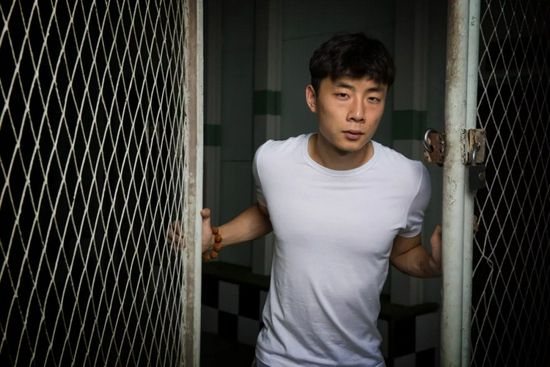 魏长明不由大笑：哈哈哈，你这臭吊丝，该不会告诉我你是高级vip会员吧？据我所知，整个金陵能拿到高级vip会员的，不超过十个人。